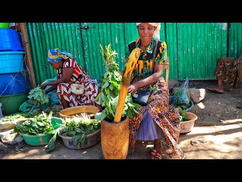 Cooking Burundian 🇧🇮 most common food:cassava leaves with Rice//African village life