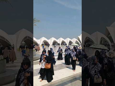 Hari Libur Maulid Nabi, Jama'ah Berdatangan di Masjid Raya Al Jabbar Bandung