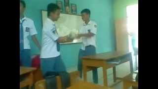 preview picture of video 'Kejadian lucu di sekolah.3gp'