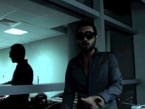 Sina Taham of Paydar Perfoming His New Song Jamoon Hamoon jast