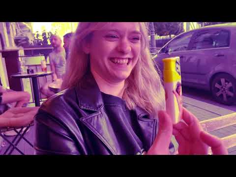 TAMÁSKA GABI - kipakoltattam a Lizit (What's in Lizi's bag???)