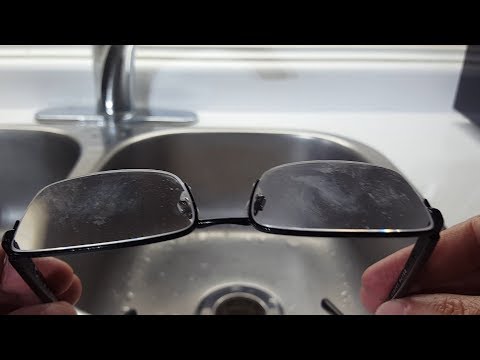 How to quickly clean eyeglasses