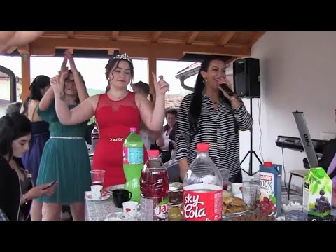 Lejla Leky - Sve behara i sve cvjeta, Mene moja zaklinjala majka (Uzivo)