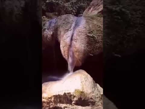 hermosa cascada chorro cuca en Santander Colombia