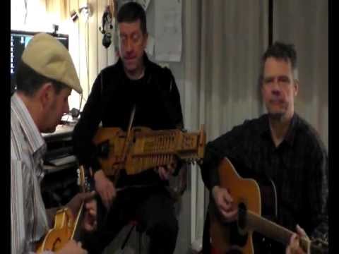 Den toppede høne m. Rummelpot- The topped Hen.