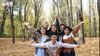 Team Du học sinh Voronezh chụp ảnh mùa thu vàng