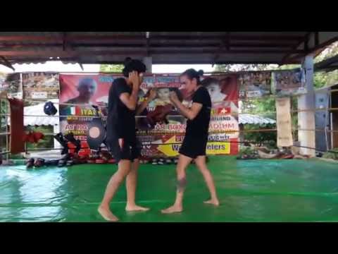 Pettonpung Gym Clinch with Phetlilaa and Nong Oil with Commentary