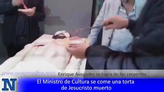 ARGENTINA:MINISTRO DE CULTURA PORTEÑO COMIENDO TORTA CON FORMA DE CRISTO ¿Y ESTOS SON LOS QUE NOS RE