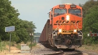 preview picture of video 'BNSF 6422 East, Squealing Around the Curve at Denrock on 7-14-2012'
