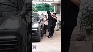 Download lagu John Abraham black bodybuilder look snapped in juhu mp3