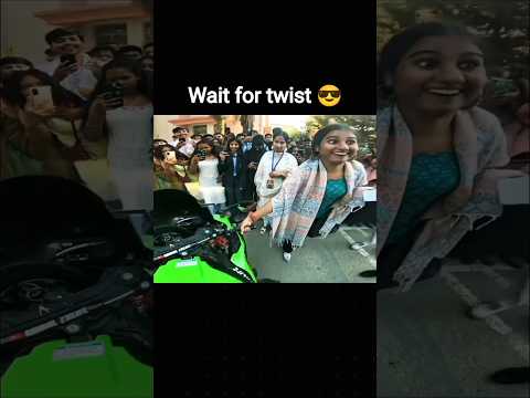 पड़ गया भारी 😱🥰 #cute #shorts #publicreaction #kawasaki #ninja #cutegirlrection #trending #viral
