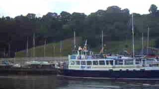preview picture of video 'River Dart Steamer leaving Totnes on way to Dartmouth'