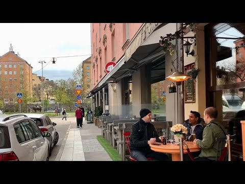 Stockholm Walks: Vasastan in May. Vanadisvägen and Vanadisplan. Ordinary city life in popular area.