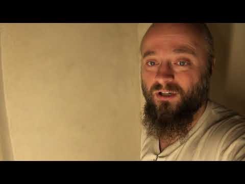 Strawbale Vlog 108 - Tynk gliniany na kominie systemowym