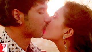 It is wrong to kiss on the 1st date? | Scene | Shuddh Desi Romance | Sushant Singh Rajput, Parineeti