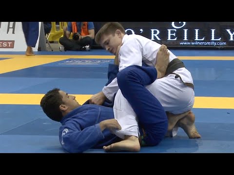 Vinicius Marinho VS Zak Maxwell / Pan Championship 2013