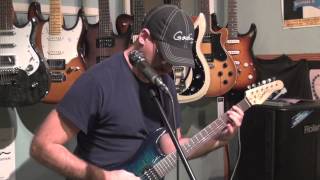 Video thumbnail for David Shere demonstrating Godin's Freeway Classic by David Matthew Shere