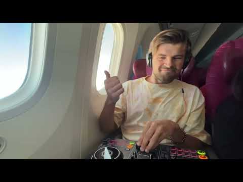TECHNO SET ON A AIRPLANE