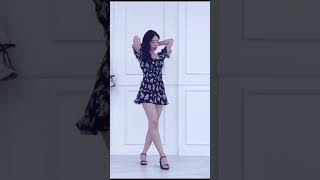 Gái xinh văn phòng mặc bikini nhỏ cũng như không đẹp không nè