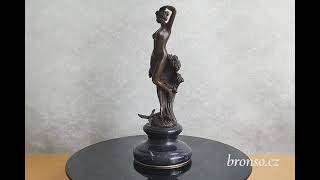 Dáma s ptáčkem - Bronzová soška Venuše - Leonardo Bistolfi, elegantní ženský akt