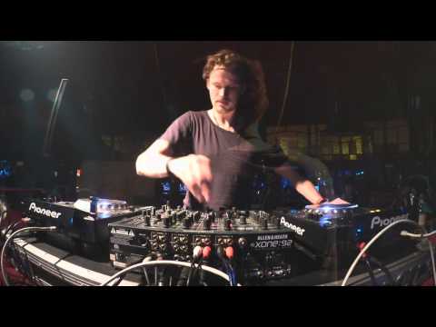 MAN WITH NO SHADOW - "PLASTIEK MAGIEK"  /SLASH9.tv