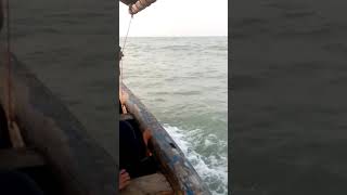 preview picture of video 'Jalan' sore dilaut naik perahu'