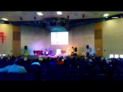 Manie Jackson gee huldeblyk aan Fredi Nest