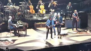 JEFF LYNNE&#39;S ELO: &quot;HANDLE WITH CARE&quot; live at Madison Square Garden 8/22/18