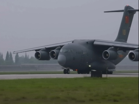 Technicians Give China's Large Military Transport Aircraft Y-20 First Periodic Inspection