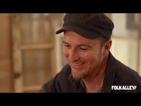 Folk Alley Sessions: Peter Mulvey - "The Other Morning Over Coffee"