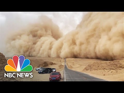 Giant Sandstorm Sweeps Across Northwestern China