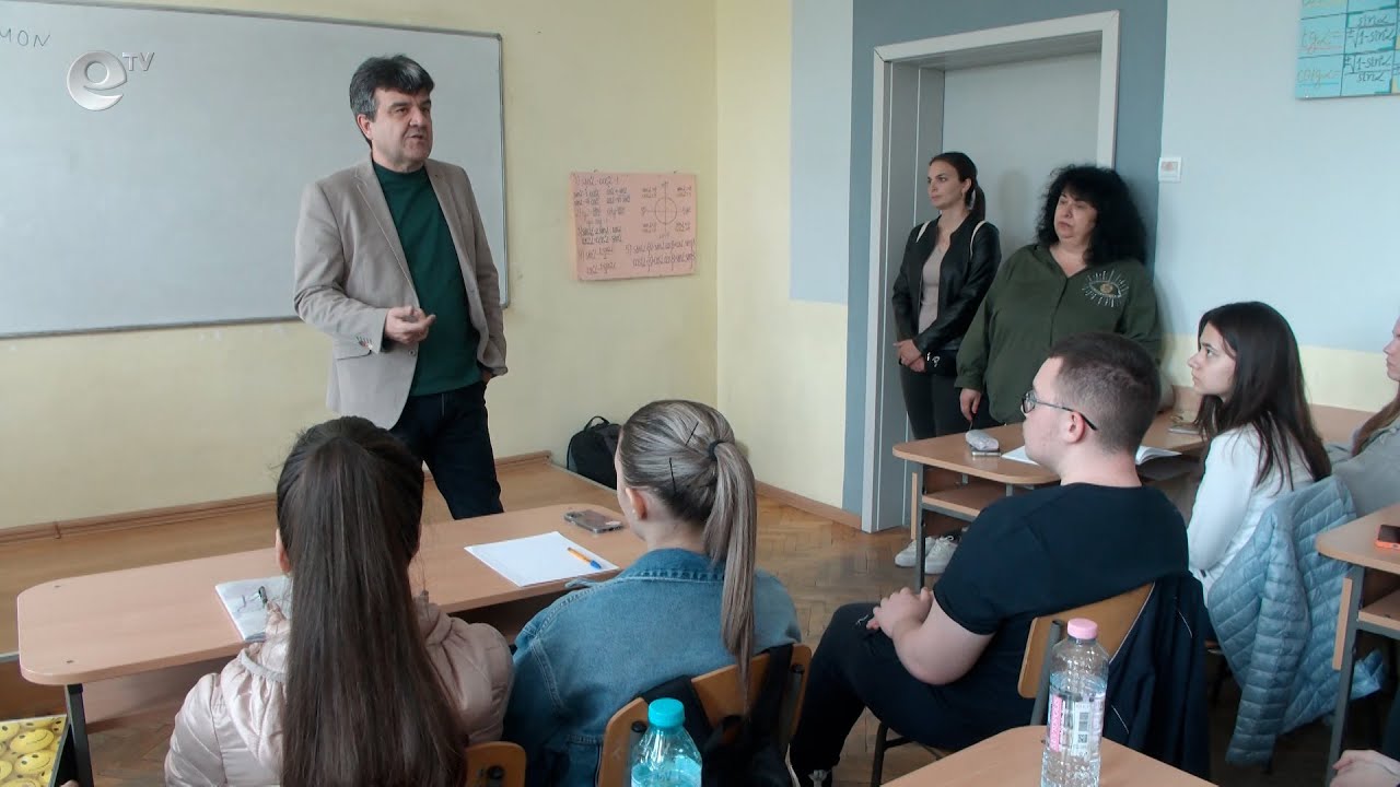 Преподаватели от СУ се срещнаха с възпитаници на математическите гимназии в Хасково и Димитровград