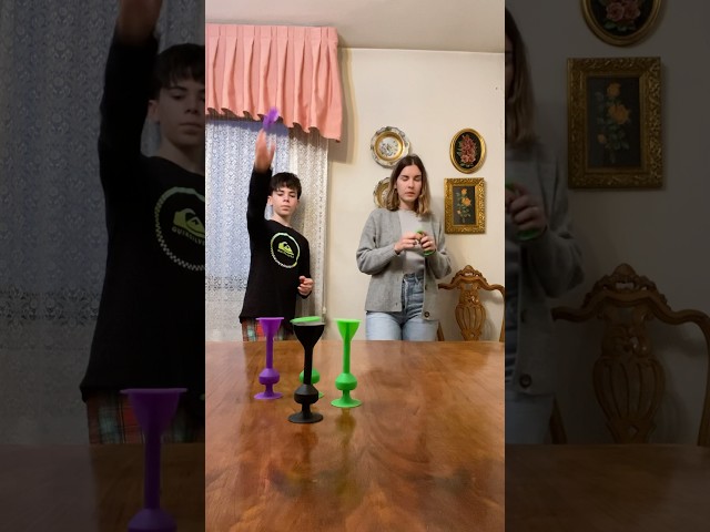 Vídeo relacionado con Ruthless Juego de mini tablero de dardos con envolvente, juego de dardos y tablero de dardos en miniatura para el hogar y la oficina, incluye un juego de mini dardos de punta de acero (BX250)