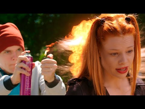 ¡Estos Estudiantes No Sabían que esta Chica es la Hija del Diablo!