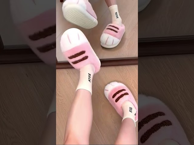 Vídeo relacionado con OVBOVA Zapatillas de casa unisex suaves de felpa para disfraz de animales, patas, zapatillas de invierno para mujer y hombre, pantuflas mullidas de peluche
