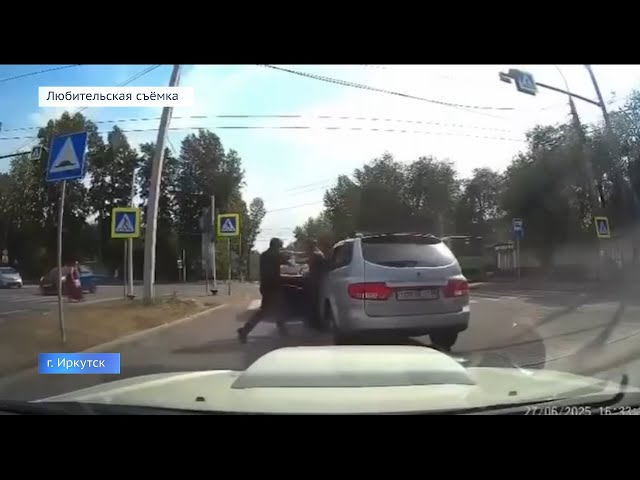 В Иркутске двое автомобилистов устроили драку на дороге