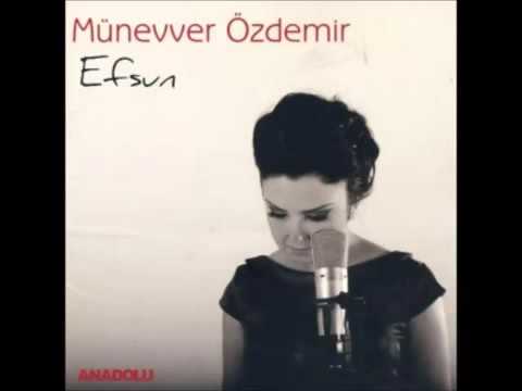 Münevver Özdemir   Evlerinin Önü Yonca