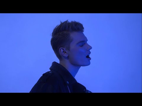 клип на песню sekrooy  "Плачь и танцуй".