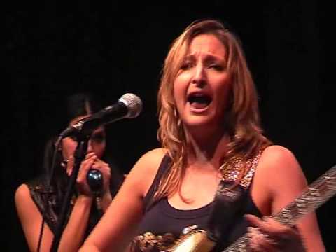 Las Hoochies, en Terrafirme