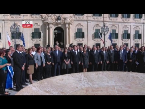 Minuta silenzju fi Pjazza Kastilja.