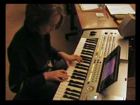 Lukas 11y plays a Trance-Music-Exercise by LiveDjFlo