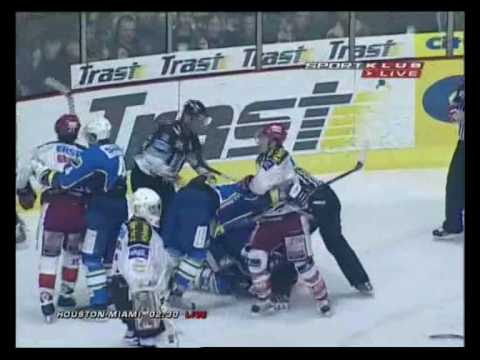 KHL Medvescak - EC KAC hockey fight (15.01.2010)