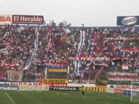 "Ultra Fiel, Movete Olimpia Movete" Barra: La Ultra Fiel &bull; Club: Club Deportivo Olimpia