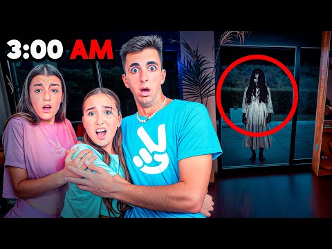 GRABO A UN FANTASMA EN LA CAMARA DE SEGURIDAD DE CASA...*100% real!*