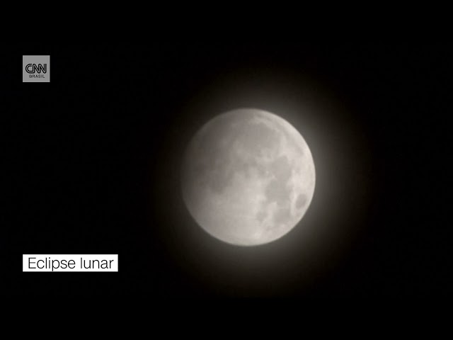 Superlua é vista no céu do Brasil e manhã tem eclipse lunar; veja fotos