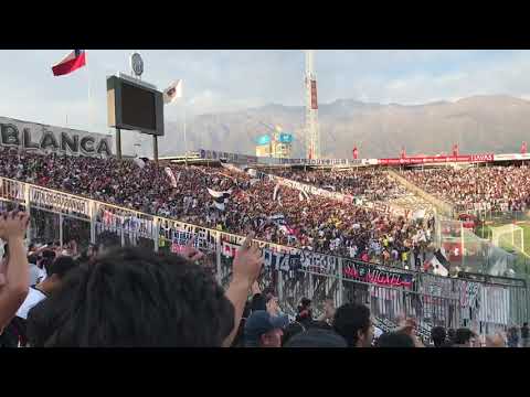 "A ver a ver los jugadores" Barra: Garra Blanca &bull; Club: Colo-Colo &bull; País: Chile