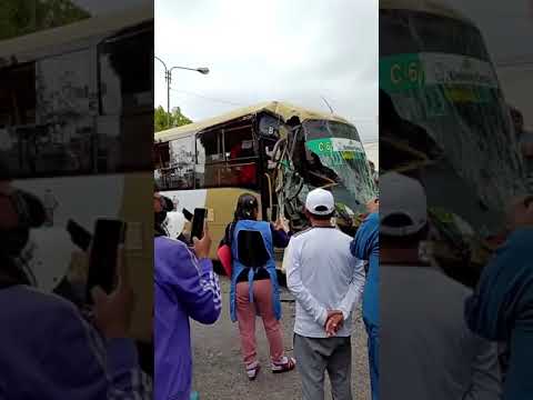 #Arequipa: Choque masivo en la Av. Mariscal Castilla. Choque de 6 vehículos