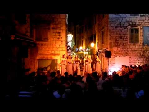 FDK Omiš 2011 - ž. klapa NEVERIN - Do košćice svoje zadnje.wmv