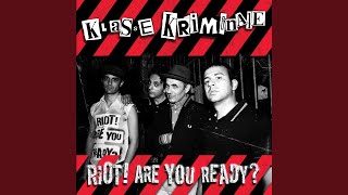 Music video thumbnail preview for Mangia I Ricchi by Klasse Kriminale