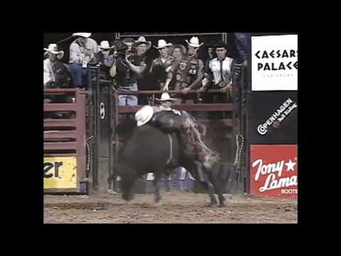 Little Man knocks Owen Washburn - 00 PBR Laughlin